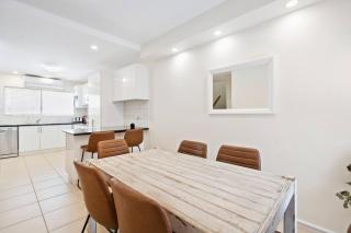 Sunalia - Dual-storey Chic on Chevron Island - 4