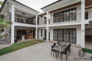 Adventure Lodge 30 - 7mins to Jonker Str #HotJacuzzi #kids #25pax #KTV#swimming pool - Kampong Tambak - 9