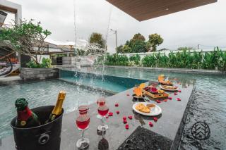 Adventure Lodge 30 - 7mins to Jonker Str #HotJacuzzi #kids #25pax #KTV#swimming pool - 1