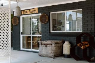 Family Fun On The Farm! Close to Kenilworth Stylish Feed Friendly Cows Breathtaking 360 Views - 7