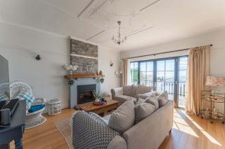 Beautifully Renovated Retreat Modern Comfort with Outdoor Entertaining - Burnie - 3