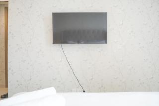 Modern Look 1BR with Golf Island and Sea View Gold Coast Apartment By Travelio - Jakarta - 3