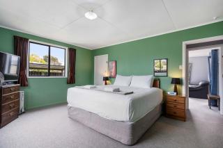 Holidays on Hampton - House plus sleep-out - Whangamata - 2