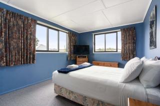 Holidays on Hampton - House plus sleep-out - 1