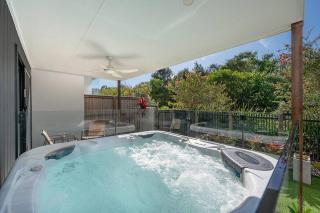 Absolute Beachfront Marcoola 4Bd, Heated Spa - Marcoola - 9