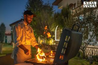 StayVista at Wooden Arches with Lawn, Jacuzzi & BBQ - Srinagar - 9