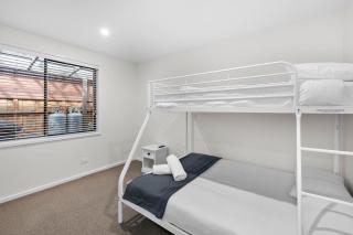 Superb Esplanade Beach House 8 - 5