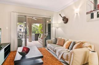 Pool view two-bedroom apartment 10 min from city - East Trinity - 4