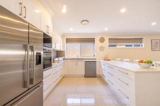 Shelly's Bay Escape, 27c Dowling St - stylish with ducted air con and Wi-Fi - 1