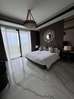 Luxury 6-Bedroom Villa in Uluwatu - Uluwatu - 1