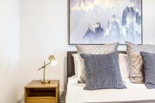 Light & Bright Apt Close to Beach & Fitzroy St - 1