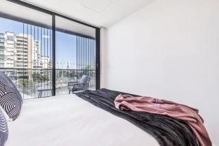 Light & Bright Apt Close to Beach & Fitzroy St - 3