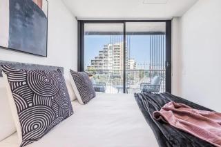 Light & Bright Apt Close to Beach & Fitzroy St - 4