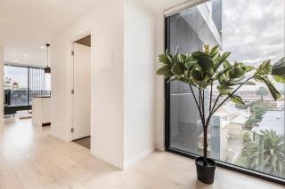 Sunlit & Sleek Condo in Lively St Kilda - 5