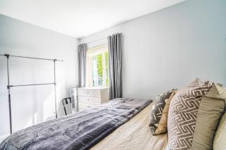 Modern Coastal Downtown, King bed, Work Desk, Kitchen - 4