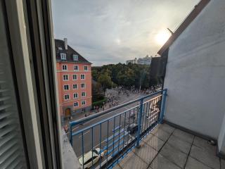Munich Large Apartment 155 qm and 5 Bedrooms with Roof Terrace in centrally located 1 to 14 Guests - Munich - 1