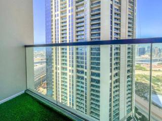 Damac Aykon 2 bedroom business bay - Ezytrac vacation homes - Dubai - 4