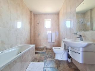 Wendy's Penthouse Diani - 1