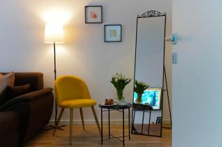 Amalia - Quiet 1BR Apartment with Parking & Wi-Fi - Bucharest - 2