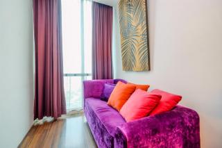 Homey Penthouse 3BR with Extra Room Kemang Village Apartment By Travelio - Giacarta - 5