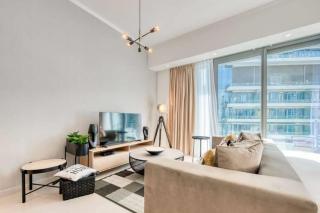 Bright & Serene Flat in the Marina, by Only Stays - Dubai - 9
