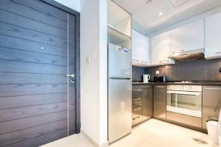 Bright & Serene Flat in the Marina, by Only Stays - Dubai - 1