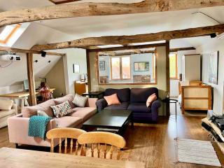 The Cart Loft - Private Apartment on farm in Rye - 9