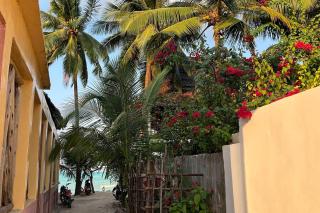 Stylish 2 Bedroom Apt - 1min walk to the Indian Ocean - Umbuji - 1