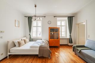 Big Ceasars Volkstheater close to City Center - 3