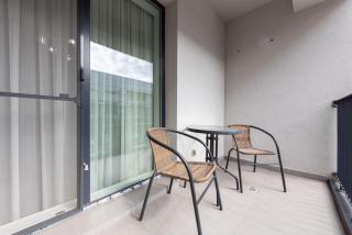 Ines - Modern 2BR Apartment with Garden Views - Bucarest - 9