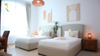Elegant 2BR Golf View Oasis with Maids Room in Yas Island - Yas Island - 7