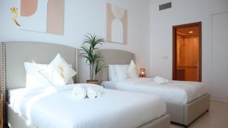 Elegant 2BR Golf View Oasis with Maids Room in Yas Island - Yas Island - 1