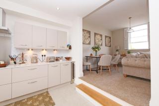 Apartment 11 Bluebridge with Free Parking - 4