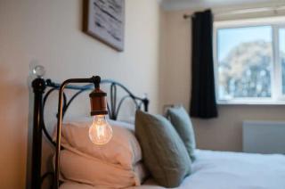 Spacious & Elegant 3BR Home Near Ipswich City Centre - 9