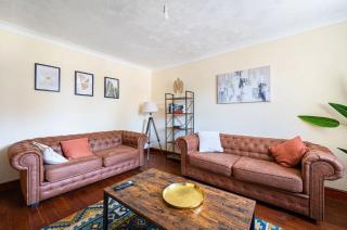 Spacious & Elegant 3BR Home Near Ipswich City Centre - 6