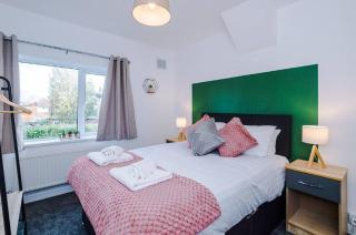 Charming and Modern 3BR Home Steps Away From City Center - York - 7