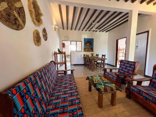 Stylish 2 Bedroom Apartment - 1 min walk to the Indian Ocean - 7