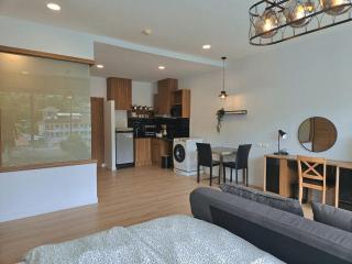 The Olive Studio Room at Chic Condominium - Karon Beach - 1