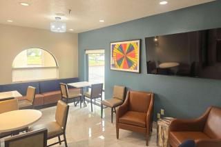 Quality Inn & Suites - Albuquerque - 8