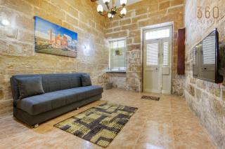 Authentic Townhouse with backyard in Sliema by 360 Estates - Sliema - 3