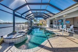 Villa Seascape by CoralVilla -on 8 Lakes, pool & spa - Cape Coral - 2