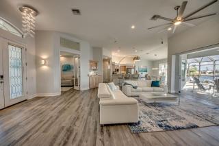 Villa Seascape by CoralVilla -on 8 Lakes, pool & spa - Cape Coral - 1