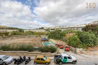 Modern Apartment with Sofabed & Balcony in Gzira by 360 Estates - Il-Gżira - 1