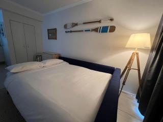 Nautical Stylish Ground Level 1 Bedroom Unit - Noosaville - 1