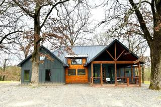 Shady Days Cabin Stylish 3BR Retreat with Hot Tub & Outdoor Kitchen - 5 Mins to Hochatown - Broken Bow - 3