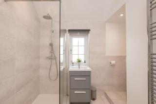 Long Stays-4Bed-2Bath-Parking-By FabAccommodation - 5