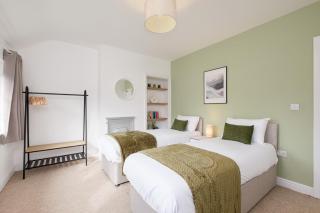 Long Stays-4Bed-2Bath-Parking-By FabAccommodation - Bristol - 9