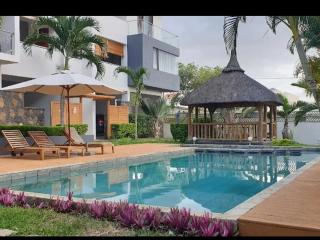 Deluxe Ocean View Penthouse with private Roof Deck - 9