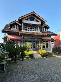 Family Friendly Villa - Puncak Indonesia - 9