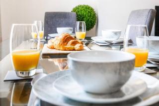 Elegant Apartment in The Heart Of Chelsea Sleeps 7 - 9